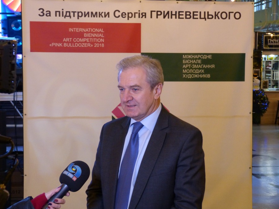 Любая, даже самая хорошая идея без поддержки, нужного фундамента и достойного материального обрамления мертва. Сергей Гриневецкий — человек, который конкретными делами вкладывает инвестиции в интеллектуальное и духовное будущее и нашего региона