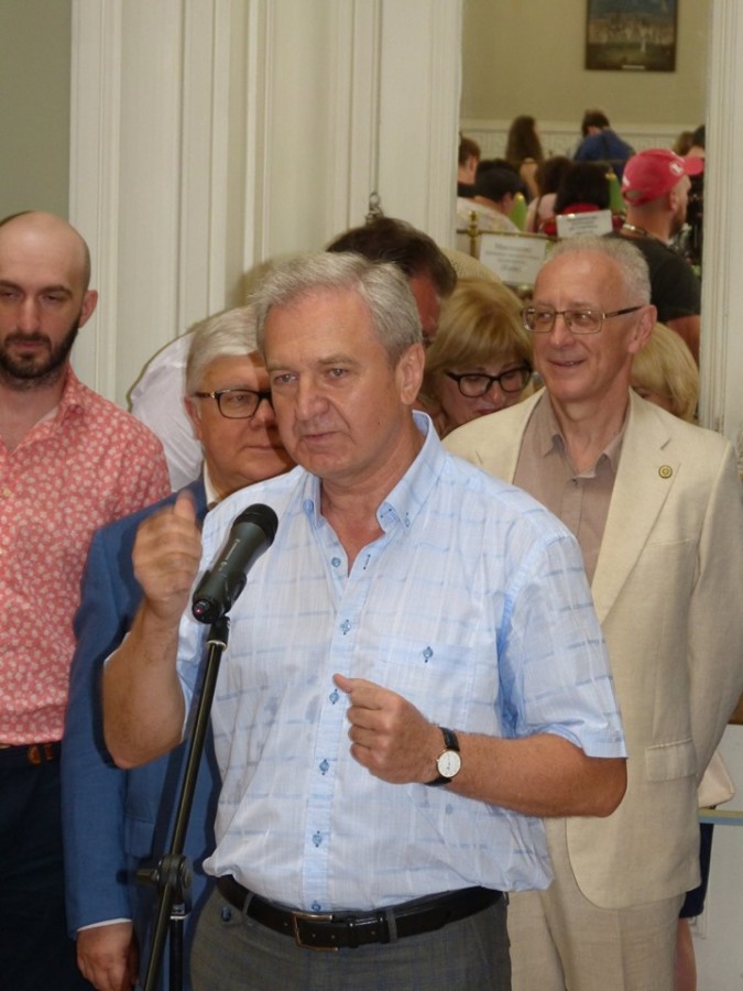 Вітаючи присутніх на церемонії відкриття Всеукраїнської виставки-форуму «Українська книга на Одещині, Сергій Гриневецький висловив впевненість, що книга завжди буде поруч, створюватиме особливу атмосферу світу та залишиться незмінним чинником нашого життя, не дивлячись розвиток високих технологій.