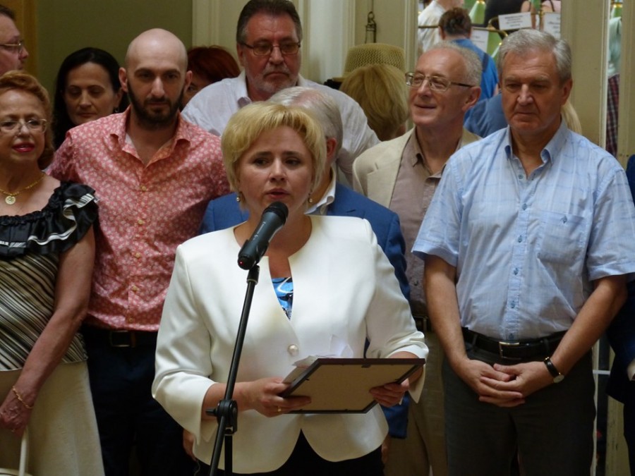 Необхідно зауважити, що за призначеної на посаду минулого року очільниці бібліотеки Ірини Бюрікової, «Українська книга на Одещині» вийшла на новий сучасний рівень. Спираючись на багаторічну традицію, закладену Ольгою Федорівною Ботушанською, її фахову мудрість, Ірина Олександрівна із командою бібліотеки спромоглася урізноманітнити та поглибити зміст всім відомого проекту, вдихнути у нього нове життя.