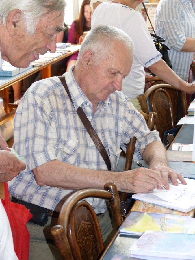 Письменник Геннадій Щипківський. Автограф-сесія