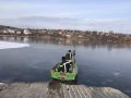 Сотрудники ГСЧС спасли лебедей из ледяной ловушки